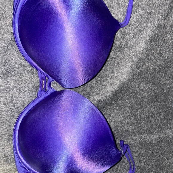 Victoria’s Secret very sexy bra - Picture 1 of 5